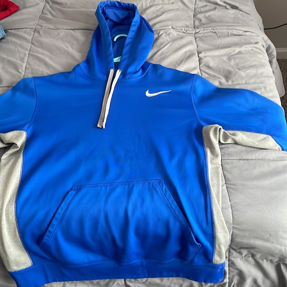 nike therma-fit hoodie